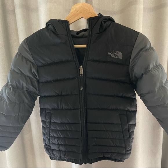 Black and Gray Reversible North Face 550 - Picture 2 of 7